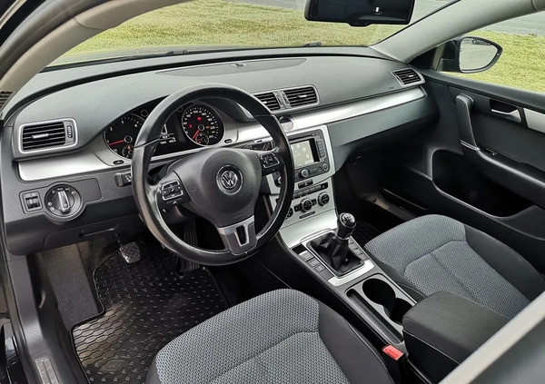 Volkswagen Passat cena 36700 przebieg: 127600, rok produkcji 2014 z Kutno małe 562